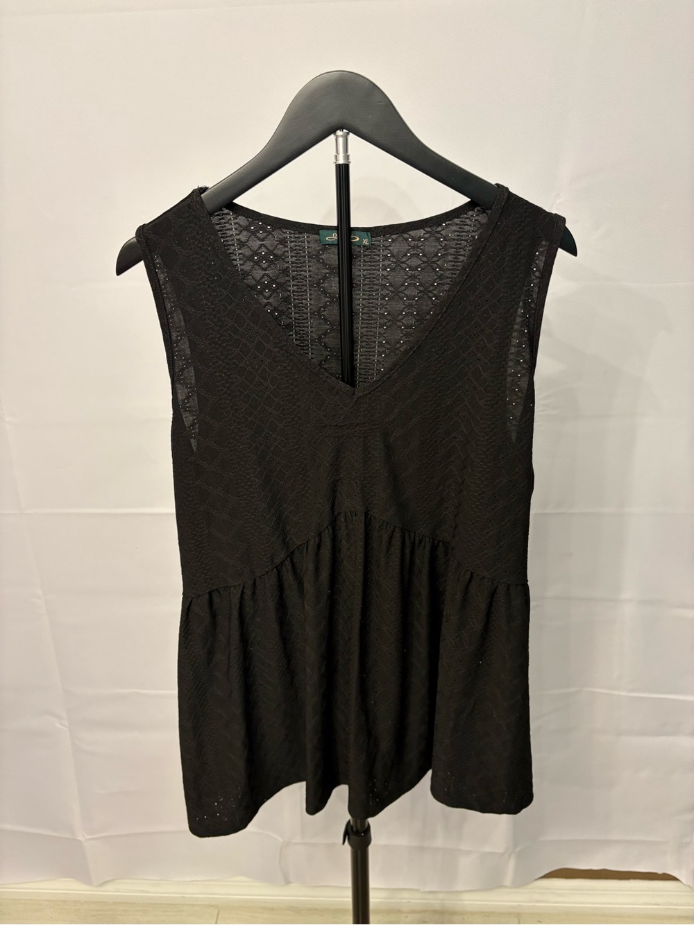 Black Sleeveless Eyelet V-Neck Peplum Tank